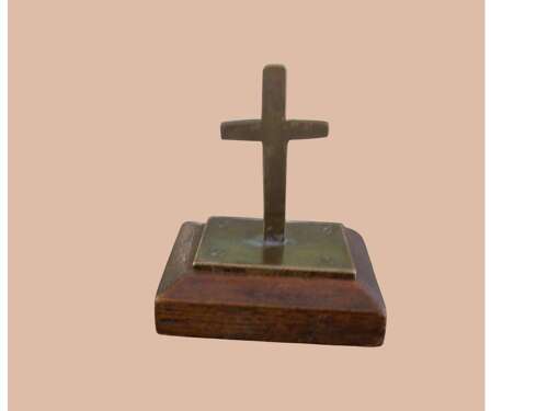 WWI Trench Art Brass Devotional Cross on Oak Plinth, c.1915–1920