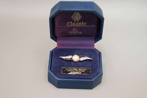 Vintage Lotus Gold Plated Sterling Silver Pearl & Clear Stone Brooch Boxed