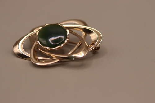 Ariki New Zealand Nephrite Jade Orbital Brooch 22ct Gold Plated