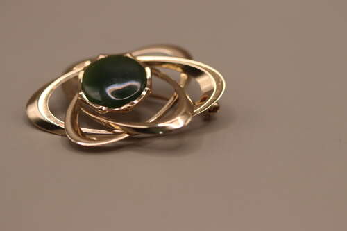 Ariki New Zealand Nephrite Jade Orbital Brooch 22ct Gold Plated